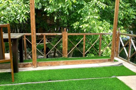 کلبه چوبی نزدیک پارک ساحلی در شاندرمن