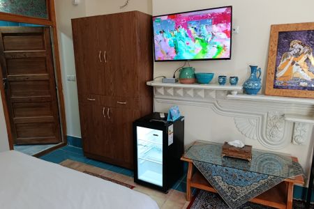 بومگردی نزدیک نقش جهان اصفهان - زمرد