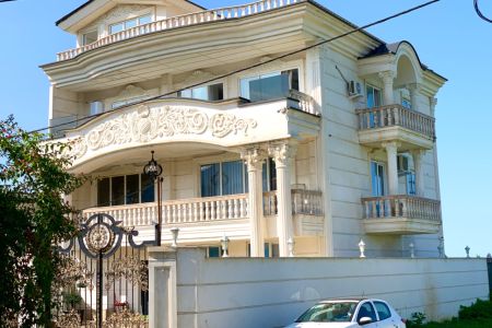 ویلا تریپلکس‌ با استخر و جکوزی در رامسر