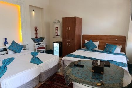 بومگردی نزدیک نقش جهان اصفهان - الماس
