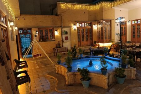 بومگردی نزدیک نقش جهان اصفهان - الماس