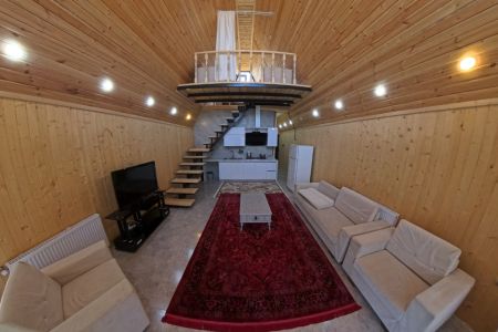 کلبه‌‎ سوئیسی با وان جکوزی در گاومیشبان