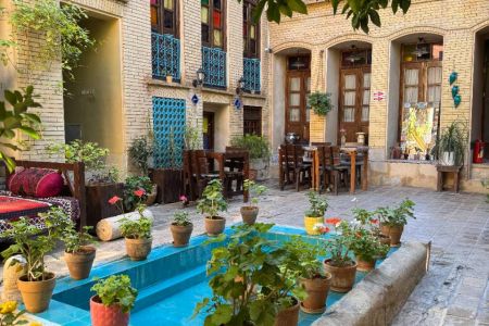 بوم گردی در خیابان زند شیراز - اتاق ایوان