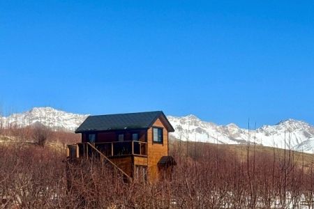 کلبه چوبی کانادایی با تراس در سمیرم - قره‌قاچ