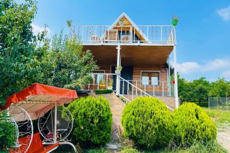 کلبه سوئیسی با امکان سوارکاری در مرزیکلا