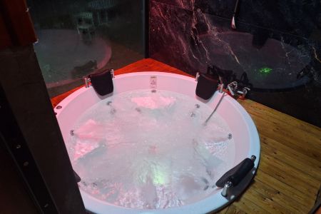 کلبه سوئیسی جکوزی دار در کجور - کندلوس