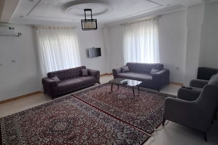 کلبه با نمای چوب در لفور - مرزیدره