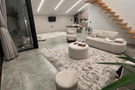 ویلا استخردار با معماری خاص در چهارباغ