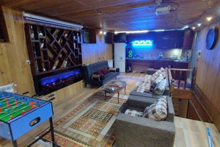 ویلا با جکوزی کنار رودخانه در فشم - باغ گل