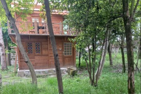 کلبه چوبی نزدیک پارک ساحلی در شاندرمن
