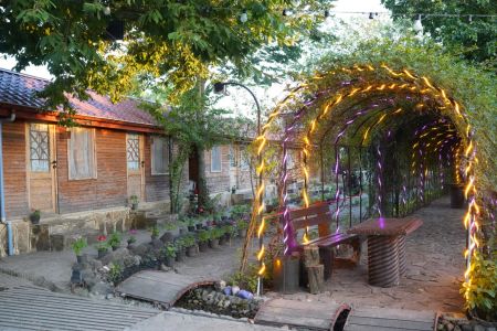 بومگردی در هلستان سیاهکل - سوئیت سنتی