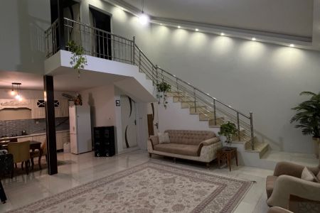 ویلا استخردار در چهارباغ - رمنده