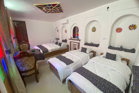 هتل سنتی نزدیک حرم شاهچراغ شیراز -پنج‌دری