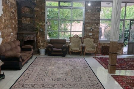 ویلا استخردار در باغ بهادران - صادق آباد