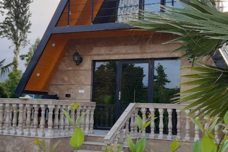 کلبه سوئیسی در شیرود - لزربن