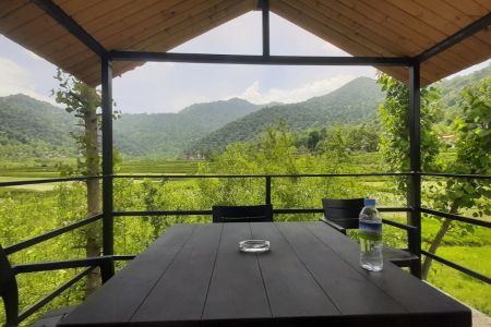کلبه سوئیسی رو به شالیزار در ورمیه ماسال