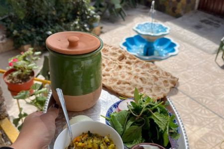بومگردی در همدان - طبقه همکف