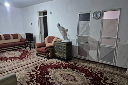 ویلا با حیاط سرسبز در قلعه خالصه مراغه