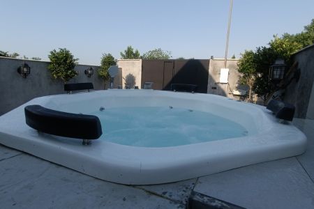 کلبه سوئیسی با جکوزی در تنکابن - شیرج‌ محله