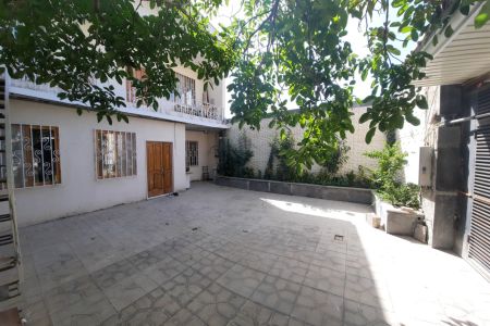 خانه ویلایی در چهارباغ - همکف