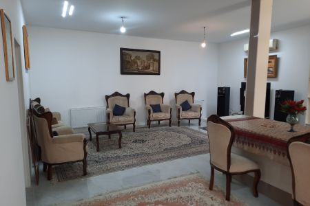 خانه ویلایی در چهارباغ - همکف