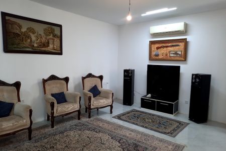 خانه ویلایی در چهارباغ - همکف