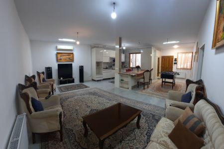 خانه ویلایی در چهارباغ - همکف