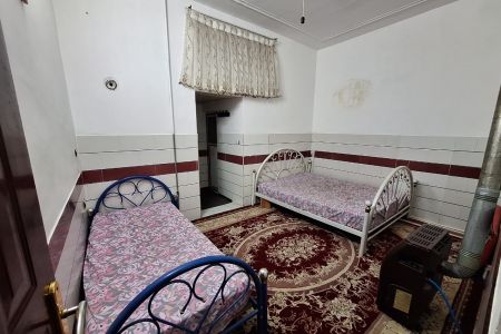 جناح بالقرب من محطة قطار شاهرود