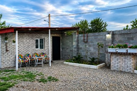 سوئیت حیاط دار در رشت - فلکده