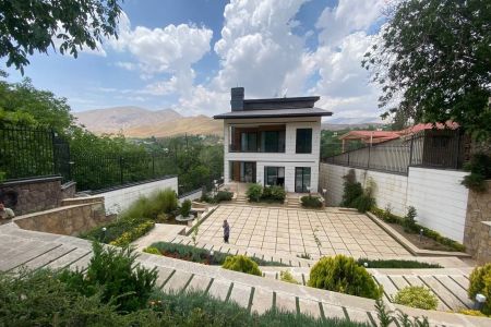 خانه ویلایی با زمین چمن در دماوند - طبقه ۲