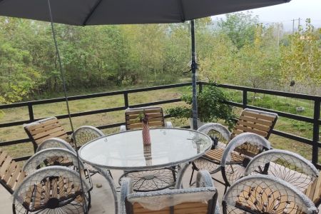 کلبه سوئیسی کنار رود در شاندرمن - چاله سرا