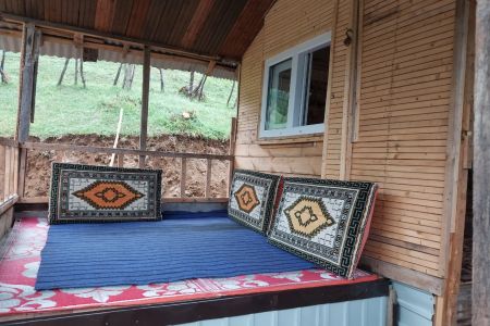 کلبه چوبی در جاده اولسبلنگاه - دشته مینه