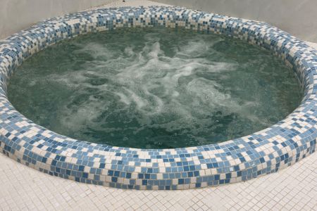 خانه با استخر و جکوزی در خرم آباد - کراجوبکنار