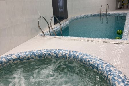 خانه با استخر و جکوزی در خرم آباد - کراجوبکنار