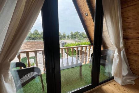 کلبه سوئیسی نزدیک ساحل در چالوس