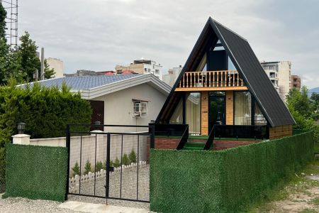 کلبه سوئیسی نزدیک ساحل در چالوس