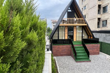 کلبه سوئیسی نزدیک ساحل در چالوس