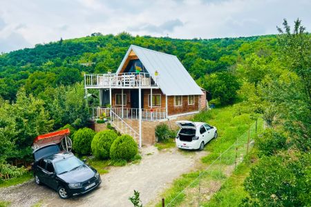 کلبه سوئیسی با امکان سوارکاری در مرزیکلا
