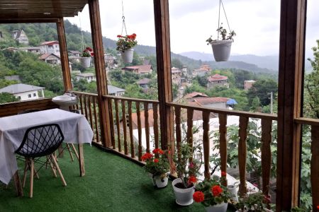 کلبه چوبی دوطبقه در رئیس کلا لفور