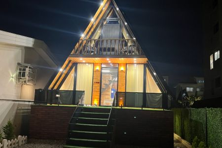 کلبه سوئیسی نزدیک ساحل در چالوس