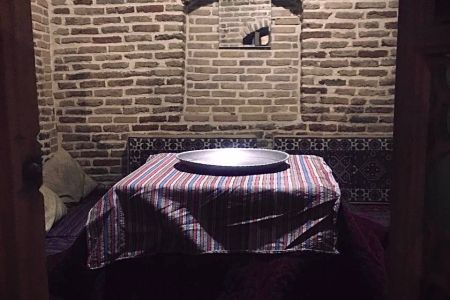 کاروانسرای ۸۰۰ ساله در دلیجان - کرسی دار