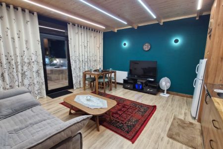 کلبه سوئیسی با جکوزی در تنکابن - شیرج‌ محله