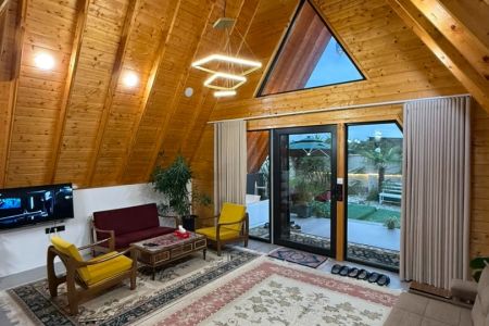کلبه سوئیسی جکوزی دار در خرم آباد تنکابن