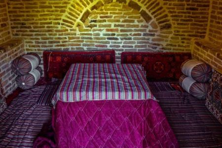 کاروانسرای ۸۰۰ ساله در دلیجان - کرسی دار