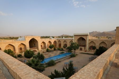کاروانسرای ۸۰۰ ساله در دلیجان - دو تخته
