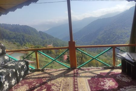 کلبه چوبی در ییلاق نوده رضوانشهر