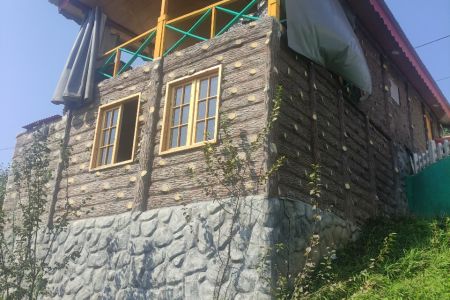 کلبه چوبی در ییلاق نوده رضوانشهر