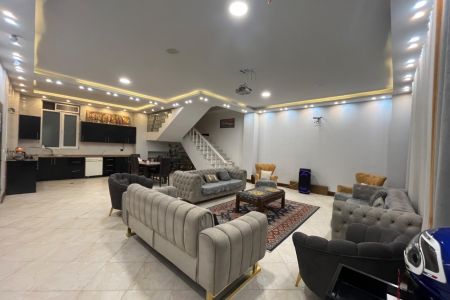 ویلا دوبلکس استخردار چهار خوابه در مهرآباد