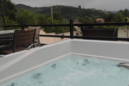 کلبه سوئیسی جکوزی دار در مرزیکلا