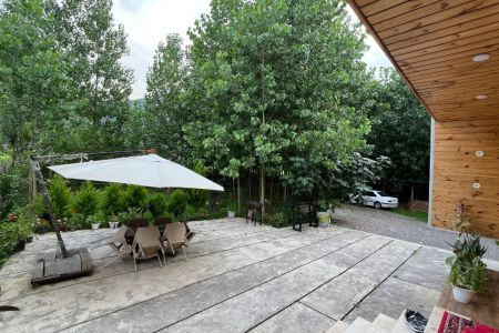 کلبه سوئیسی تراس دار در شاندرمن - دران